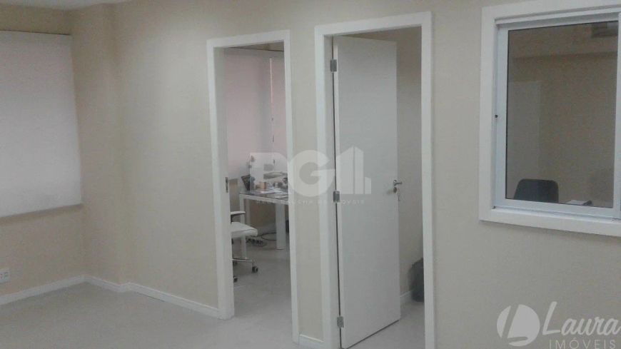 Sala comercial, reformada, com excelente metragem no Edifício General Vitorino