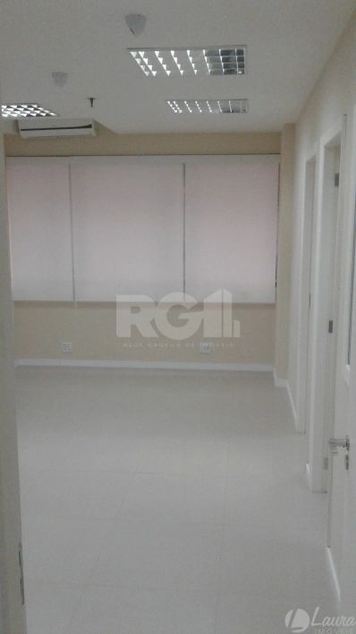 Sala comercial, reformada, com excelente metragem no Edifício General Vitorino