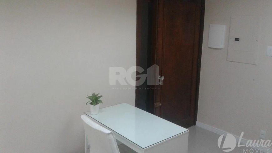 Sala comercial, reformada, com excelente metragem no Edifício General Vitorino