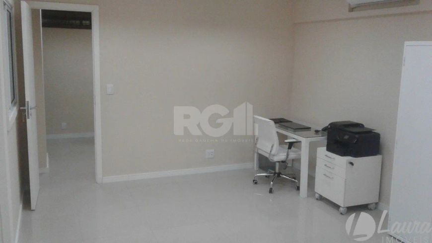 Sala comercial, reformada, com excelente metragem no Edifício General Vitorino