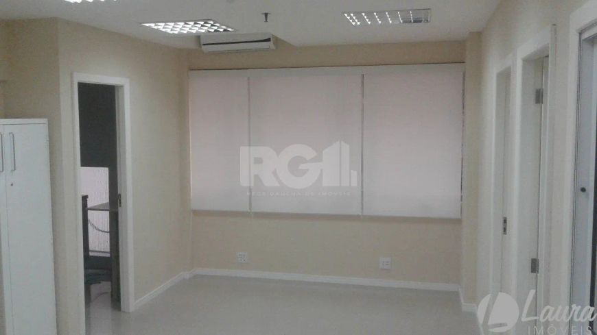 Sala comercial, reformada, com excelente metragem no Edifício General Vitorino