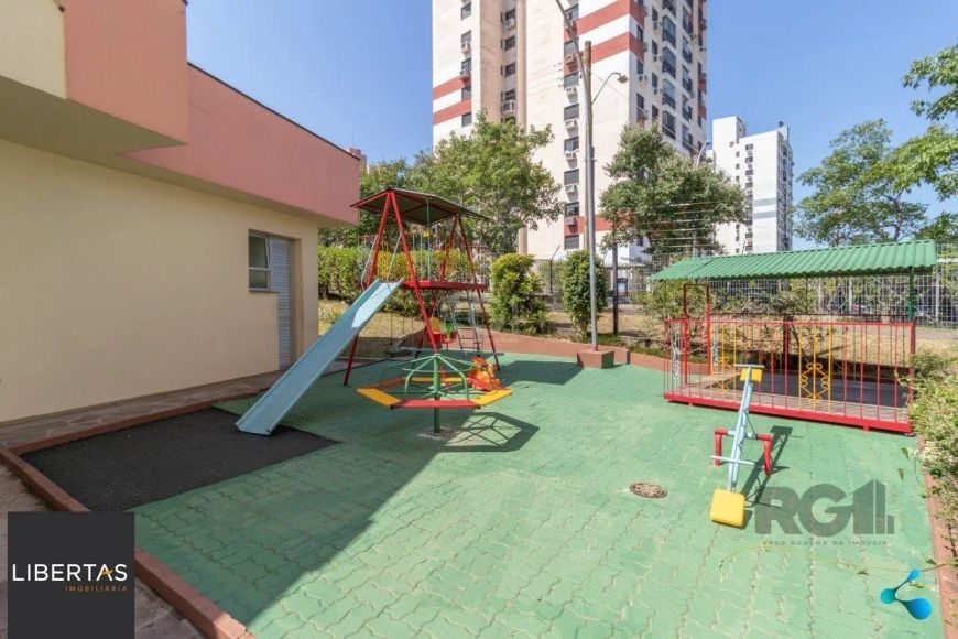 Apartamento de dois quartos e uma vaga de garagem em condomínio com infraestrutu