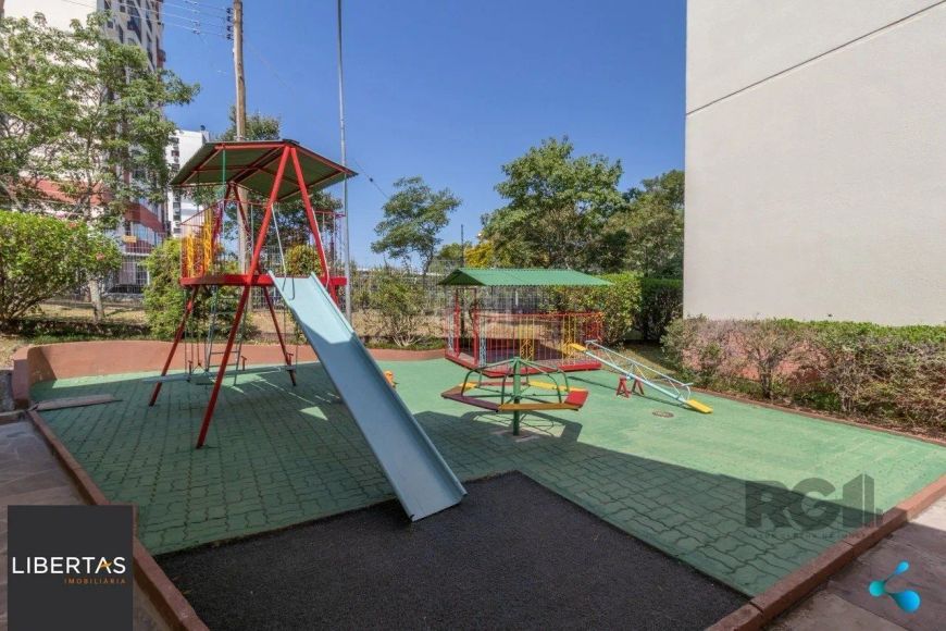 Apartamento de dois quartos e uma vaga de garagem em condomínio com infraestrutu