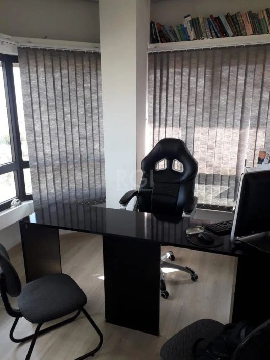 Sala comercial com 62,35 m².O bairro Rio Branco em Porto Alegre está próximo aos bairros, Auxiliador