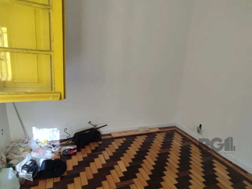 Casa toda reformada com 125m² privativos, em ponto alto e nobre (à prova de enchente) do centro hist