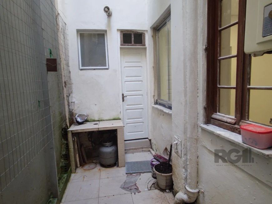 Casa toda reformada com 125m² privativos, em ponto alto e nobre (à prova de enchente) do centro hist