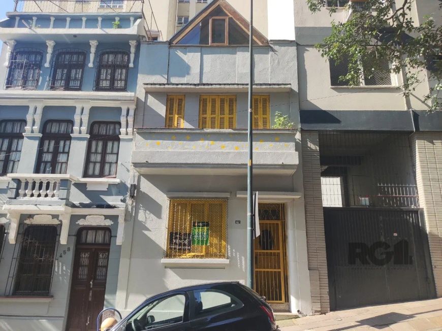 Casa toda reformada com 125m² privativos, em ponto alto e nobre (à prova de enchente) do centro hist