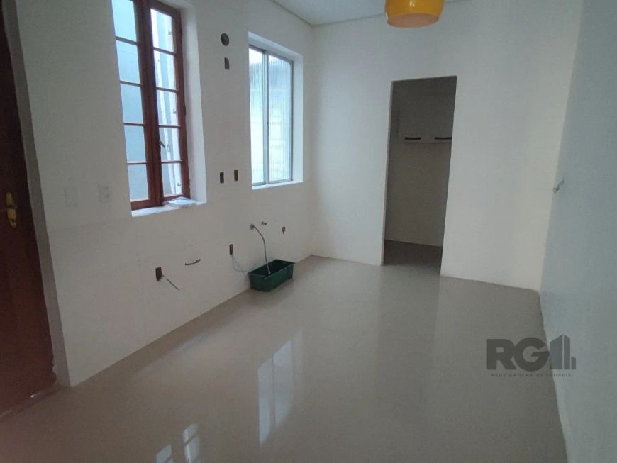 Casa toda reformada com 125m² privativos, em ponto alto e nobre (à prova de enchente) do centro hist