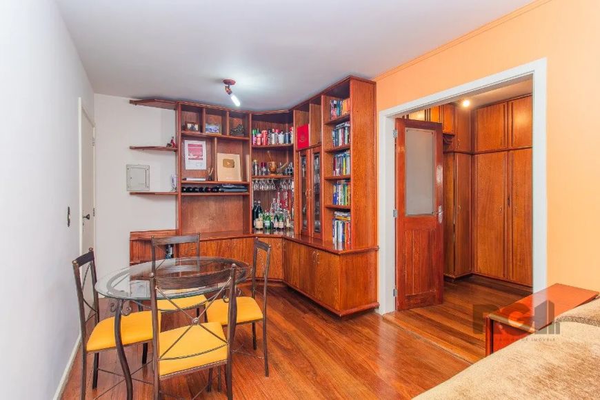 Apartamento com 72 m2 privativos, com uma suite, sacada integrada , e espaço com churrasqueira e hid