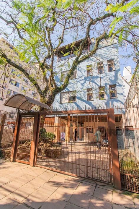 Apartamento com 72 m2 privativos, com uma suite, sacada integrada , e espaço com churrasqueira e hid