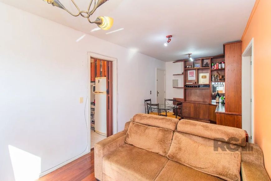 Apartamento com 72 m2 privativos, com uma suite, sacada integrada , e espaço com churrasqueira e hid