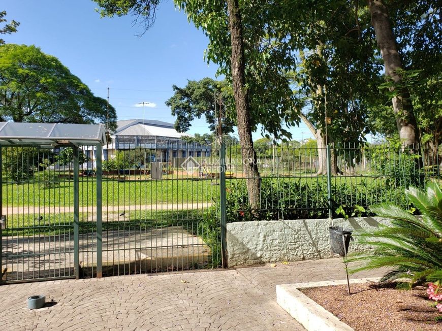 Apartamento à venda no Menino Deus com 56m² e 2 dormitórios/quartos disponíveis.