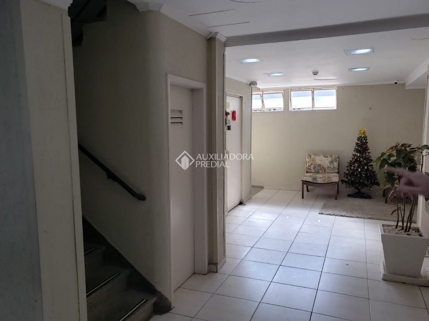 Apartamento à venda no Menino Deus com 56m² e 2 dormitórios/quartos disponíveis.