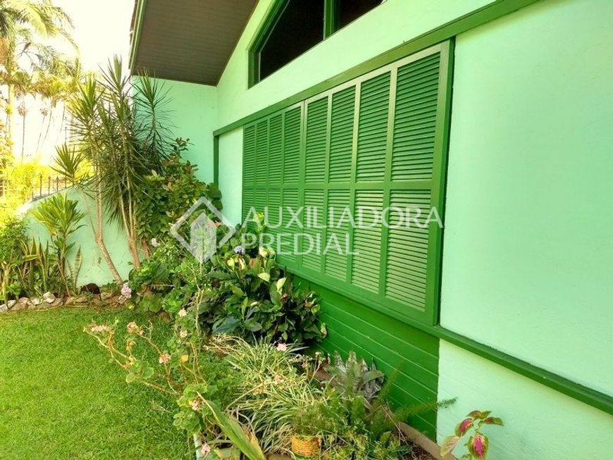 Excelente casa na zona sul de Porto Alegre no bairro Guarujá, próximo ao Clube do Professor Gaúcho