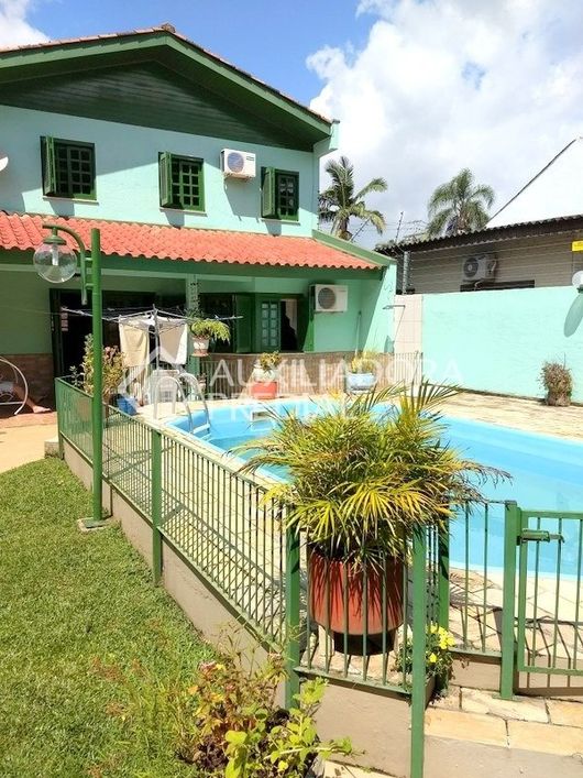Excelente casa na zona sul de Porto Alegre no bairro Guarujá, próximo ao Clube do Professor Gaúcho