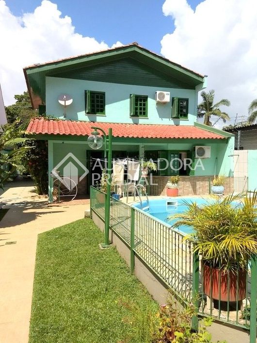 Excelente casa na zona sul de Porto Alegre no bairro Guarujá, próximo ao Clube do Professor Gaúcho