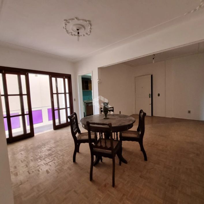 Apartamento para venda de 2 dormitórios com sacada no bairro Cidade Baixa Porto Alegre/RS.