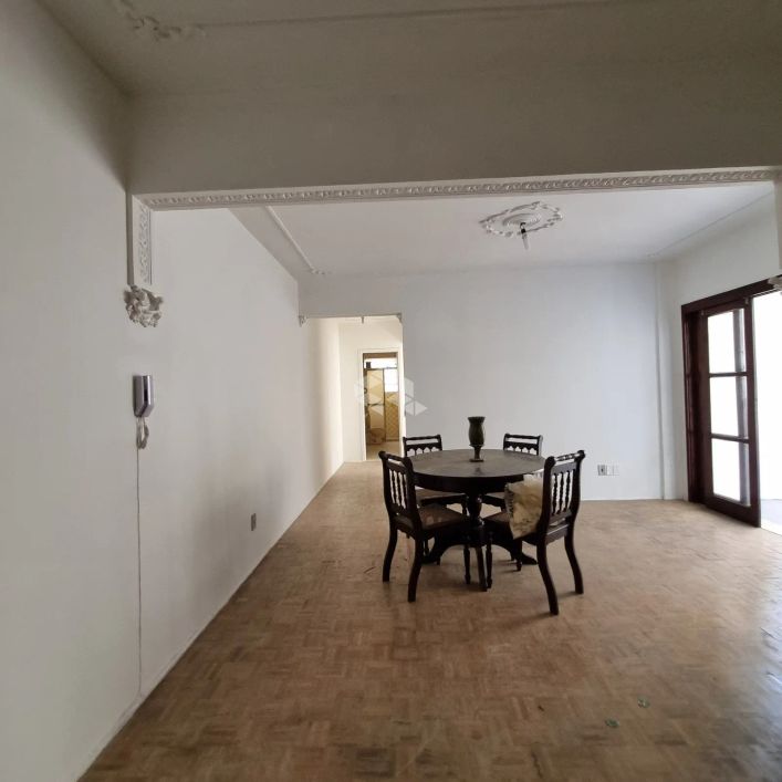 Apartamento para venda de 2 dormitórios com sacada no bairro Cidade Baixa Porto Alegre/RS.