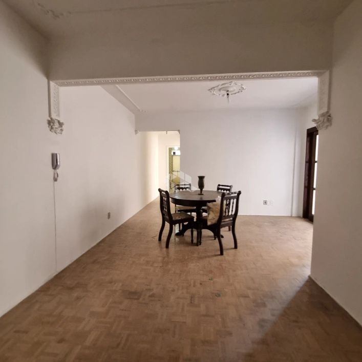 Apartamento para venda de 2 dormitórios com sacada no bairro Cidade Baixa Porto Alegre/RS.