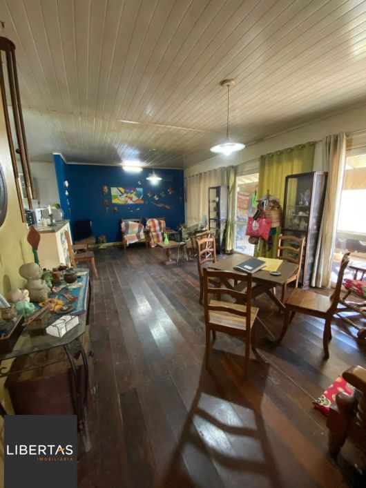 Casa no bairro Hípica - 3 dormitórios