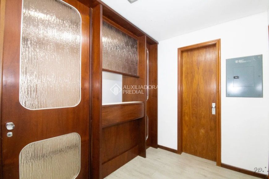 Sala Comercial com 72m² e box escriturado no Moinhos de Vento