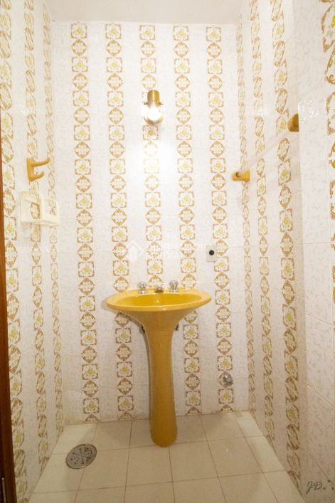 Sala Comercial com 72m² e box escriturado no Moinhos de Vento