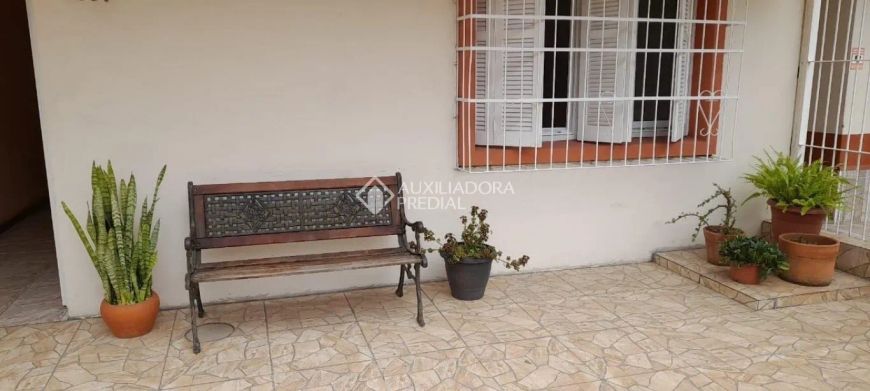Apartamento bairro Santana, Porto Alegre/RS, desocupado, térreo