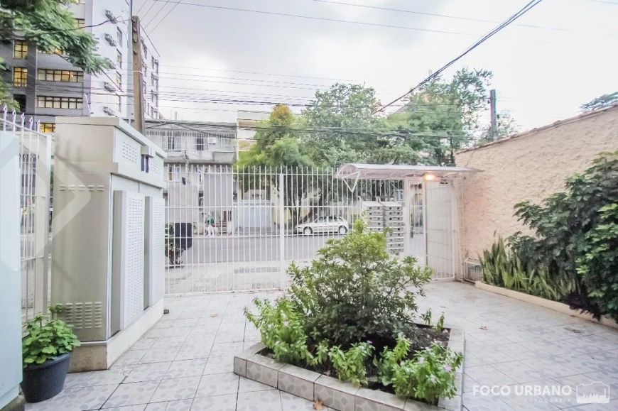 Apartamento bairro Santana, Porto Alegre/RS, desocupado, térreo