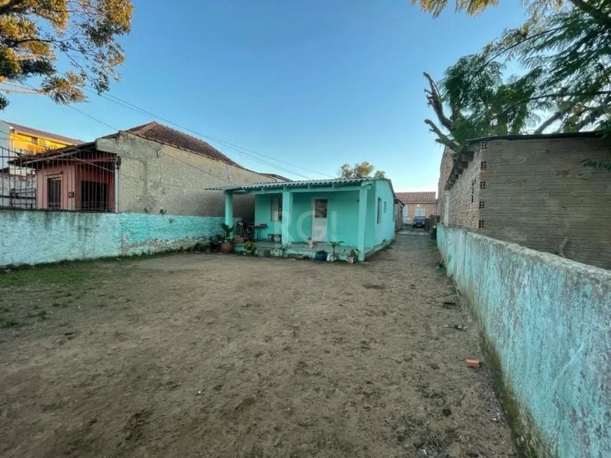 Casa para Venda - 482m², 3 dormitórios, 3 vagas - Camaquã, Porto Alegre