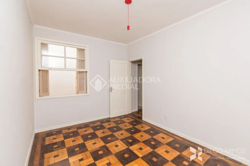 APARTAMENTO 2 QUARTOS COM DEPEN NA DEMETRIO RIBEIRO CENTRO
