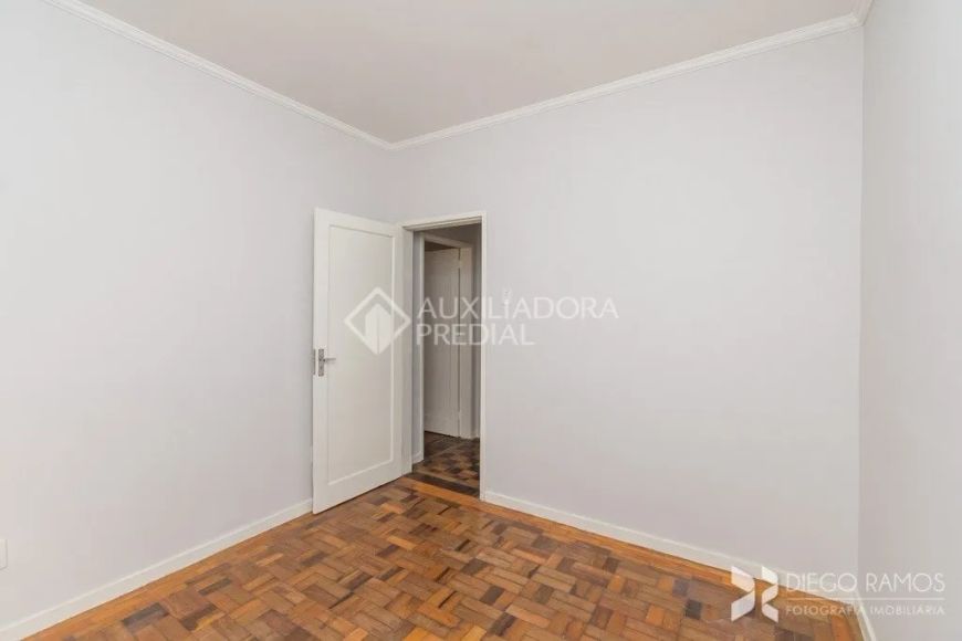 APARTAMENTO 2 QUARTOS COM DEPEN NA DEMETRIO RIBEIRO CENTRO