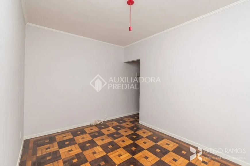 APARTAMENTO 2 QUARTOS COM DEPEN NA DEMETRIO RIBEIRO CENTRO