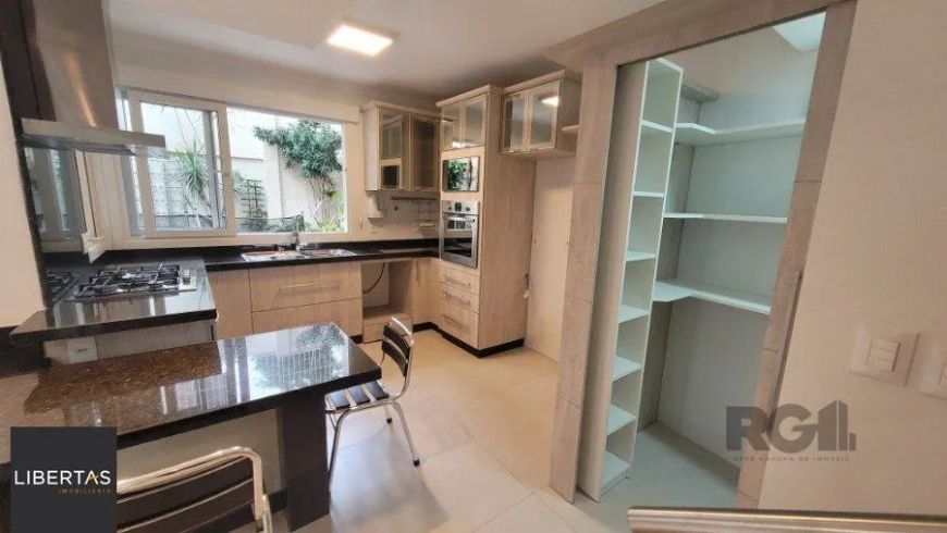 Venda, casa com 3 dormitórios, sendo 2 suítes, opção para 4º dormitório, 4 vagas