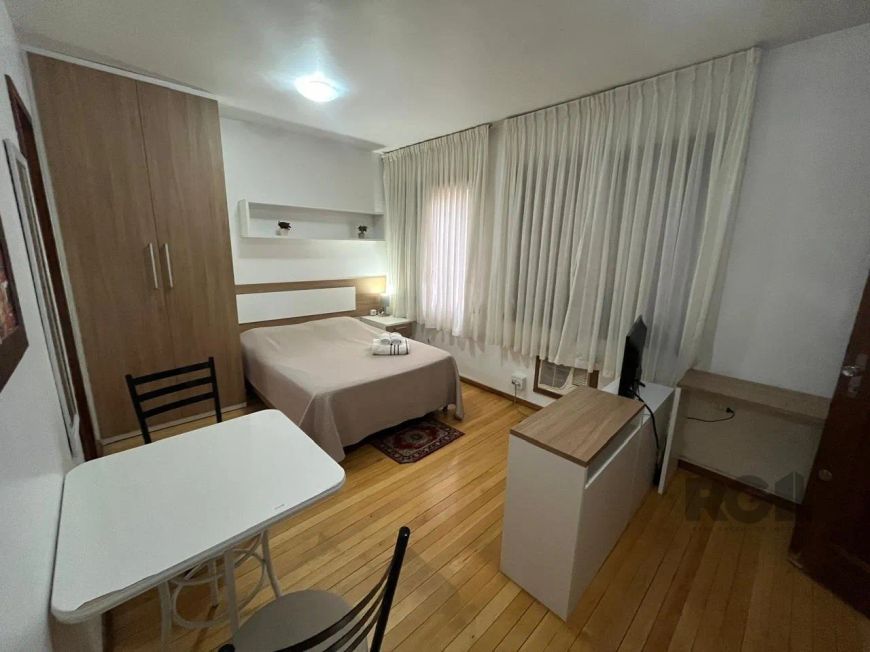 Apartamento de um quarto, sala, cozinha e banheiro social no Centro Histórico de Porto Alegre. Apart