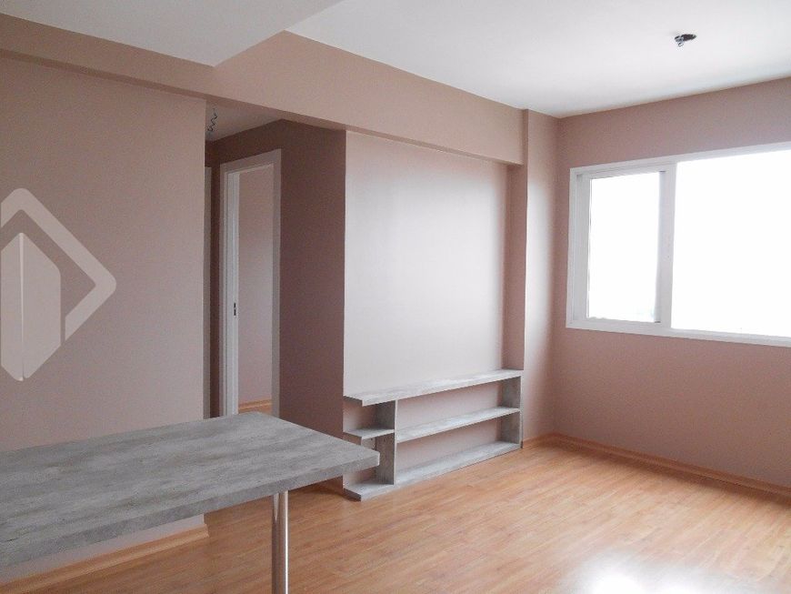 Apartamento de 2 dormitórios em condomínio com infra completa situado em rua tranquila