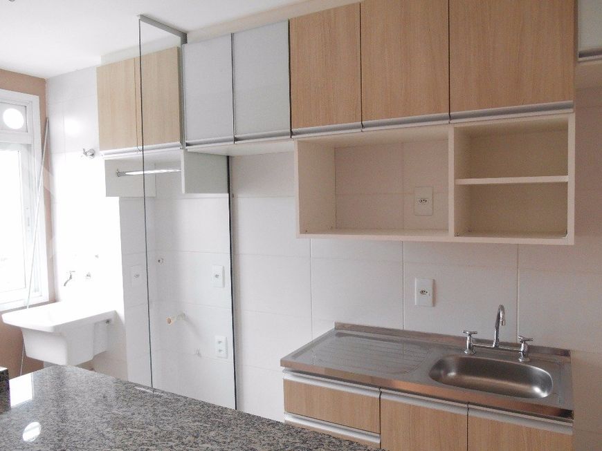Apartamento de 2 dormitórios em condomínio com infra completa situado em rua tranquila