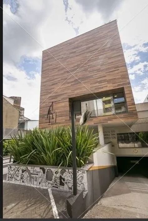 Descubra o seu novo lar no coração de Porto Alegre! Este encantador apartamento, totalmemte mobiliad