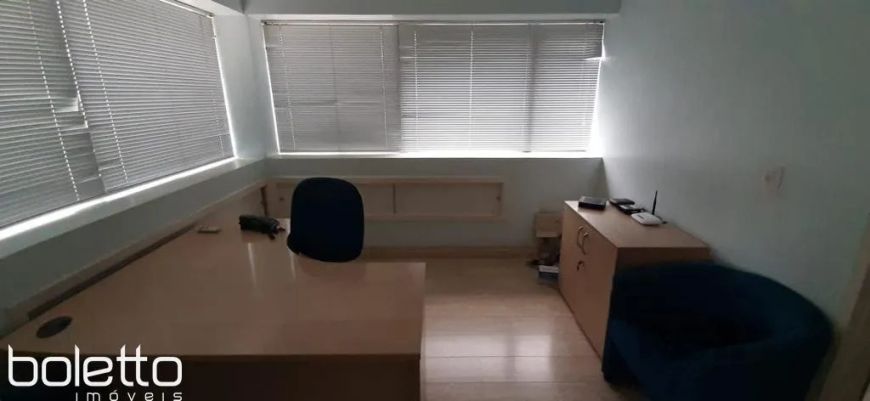 Sala comercial para Comprar com 1 vaga na Cristóvão Colombo.