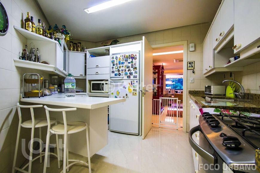 Apartamento com 140 m² com 3 quartos 2 suítes sacada integrada dependência completa e garagem!