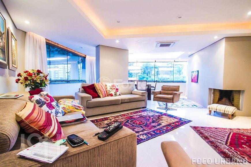 Apartamento com 140 m² com 3 quartos 2 suítes sacada integrada dependência completa e garagem!