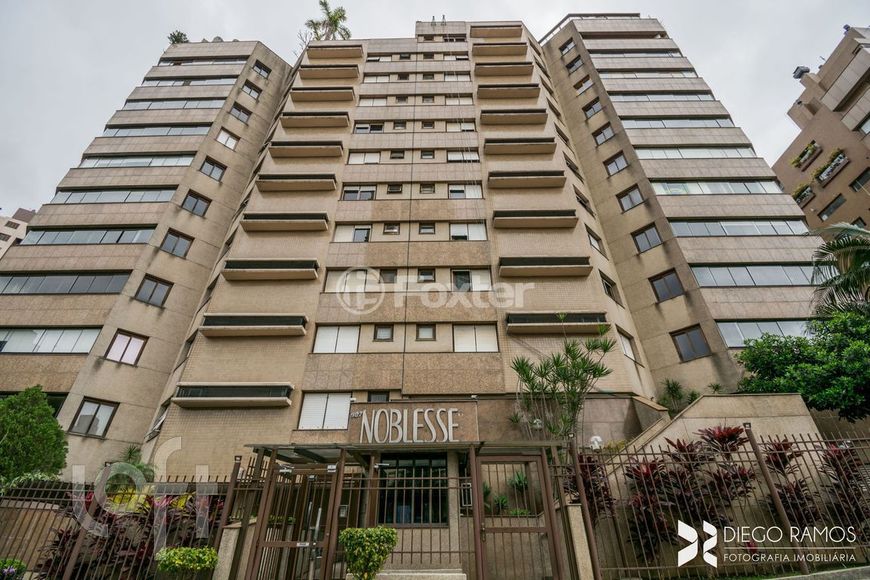 Apartamento com 140 m² com 3 quartos 2 suítes sacada integrada dependência completa e garagem!