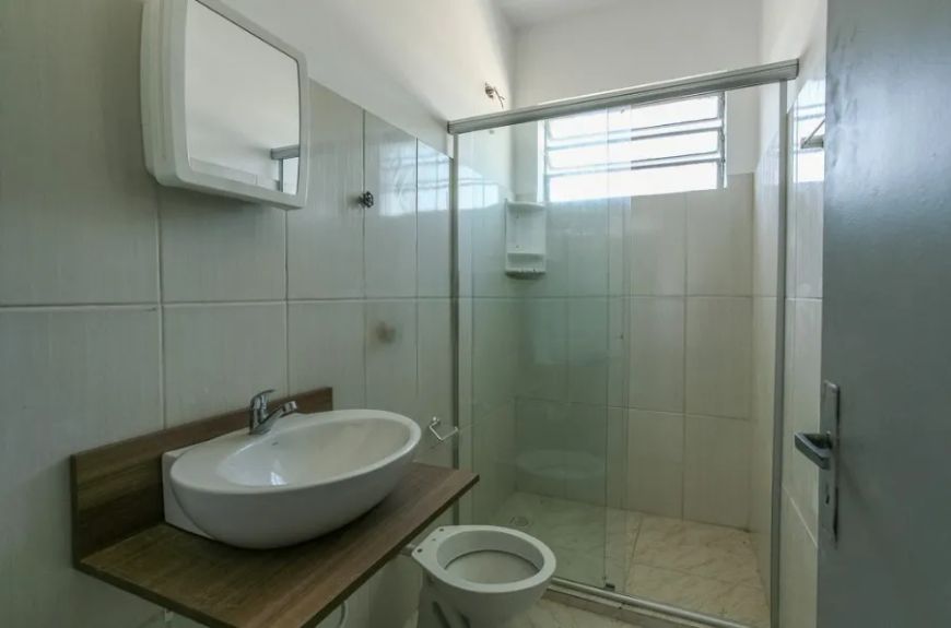 Excelente apto. de 01 dormitorio reformado,, no bairro Cidade Baixa , com 50m2, de área privativa, d