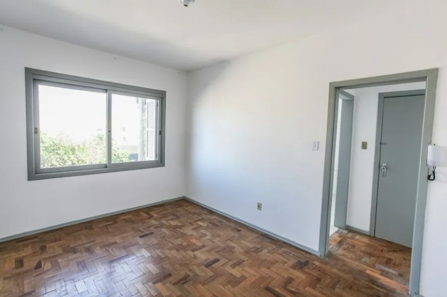 Excelente apto. de 01 dormitorio reformado,, no bairro Cidade Baixa , com 50m2, de área privativa, d