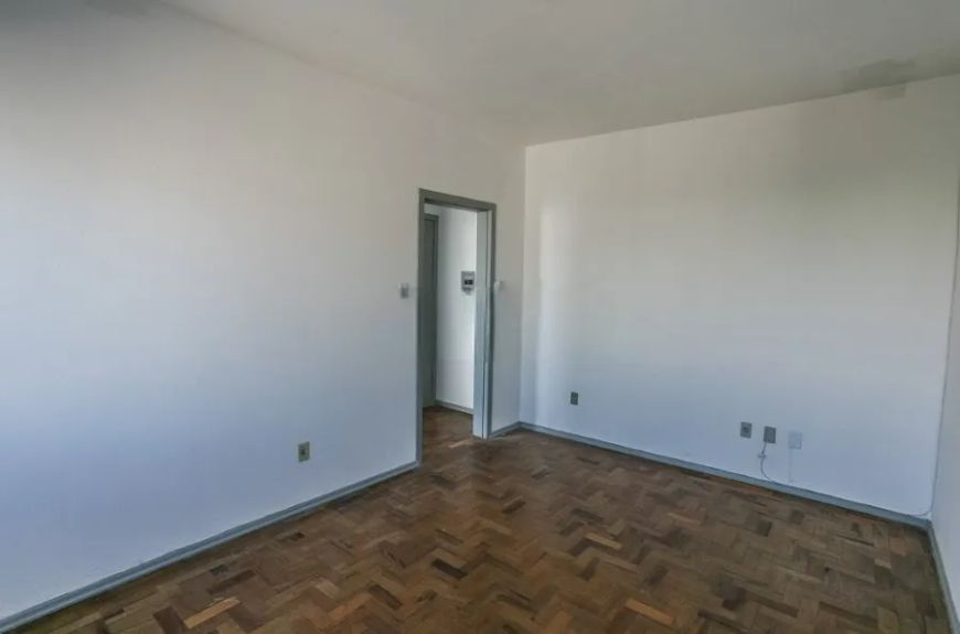 Excelente apto. de 01 dormitorio reformado,, no bairro Cidade Baixa , com 50m2, de área privativa, d