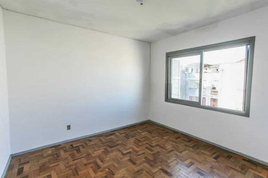Excelente apto. de 01 dormitorio reformado,, no bairro Cidade Baixa , com 50m2, de área privativa, d
