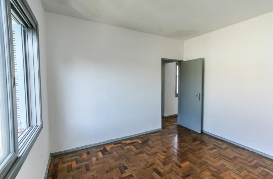 Excelente apto. de 01 dormitorio reformado,, no bairro Cidade Baixa , com 50m2, de área privativa, d