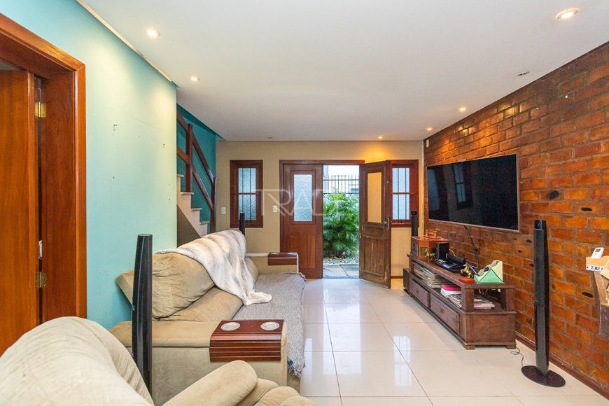 Casa de 03 dormitórios no bairro Hípica na zona sul de Porto Alegre.