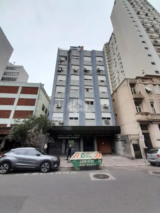 COBERTURA 2 DORMITÓRIOS COM GARAGEM NO CENTRO HISTÓRICO