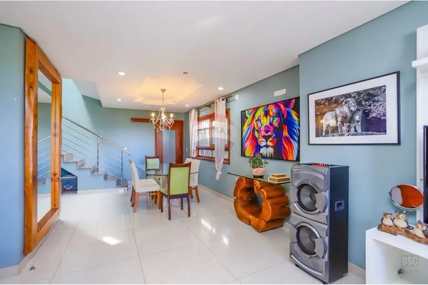 Espaçosa casa a venda no Hipica Boulevard. São 185m² de área construída. São 3 dormitórios.