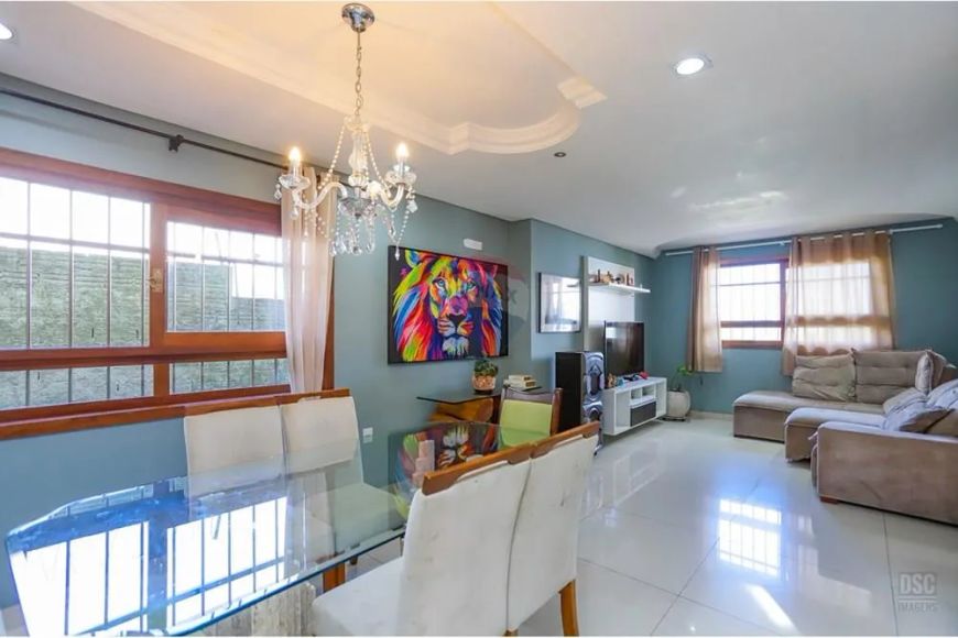 Espaçosa casa a venda no Hipica Boulevard. São 185m² de área construída. São 3 dormitórios.